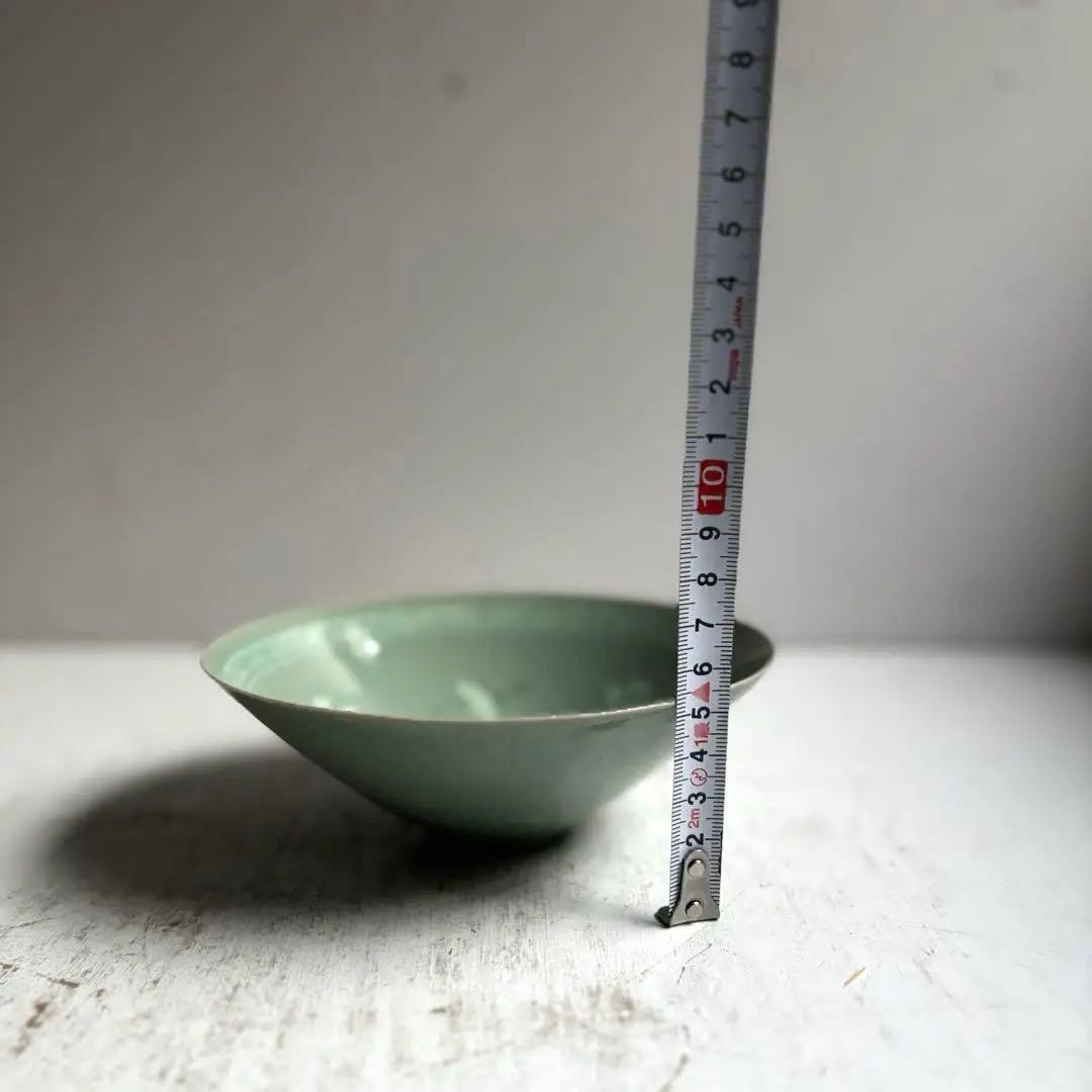 885 未使用 青磁象嵌雲鶴紋平茶碗 人間文化財 陶芸家 柳海剛作 韓国 茶道