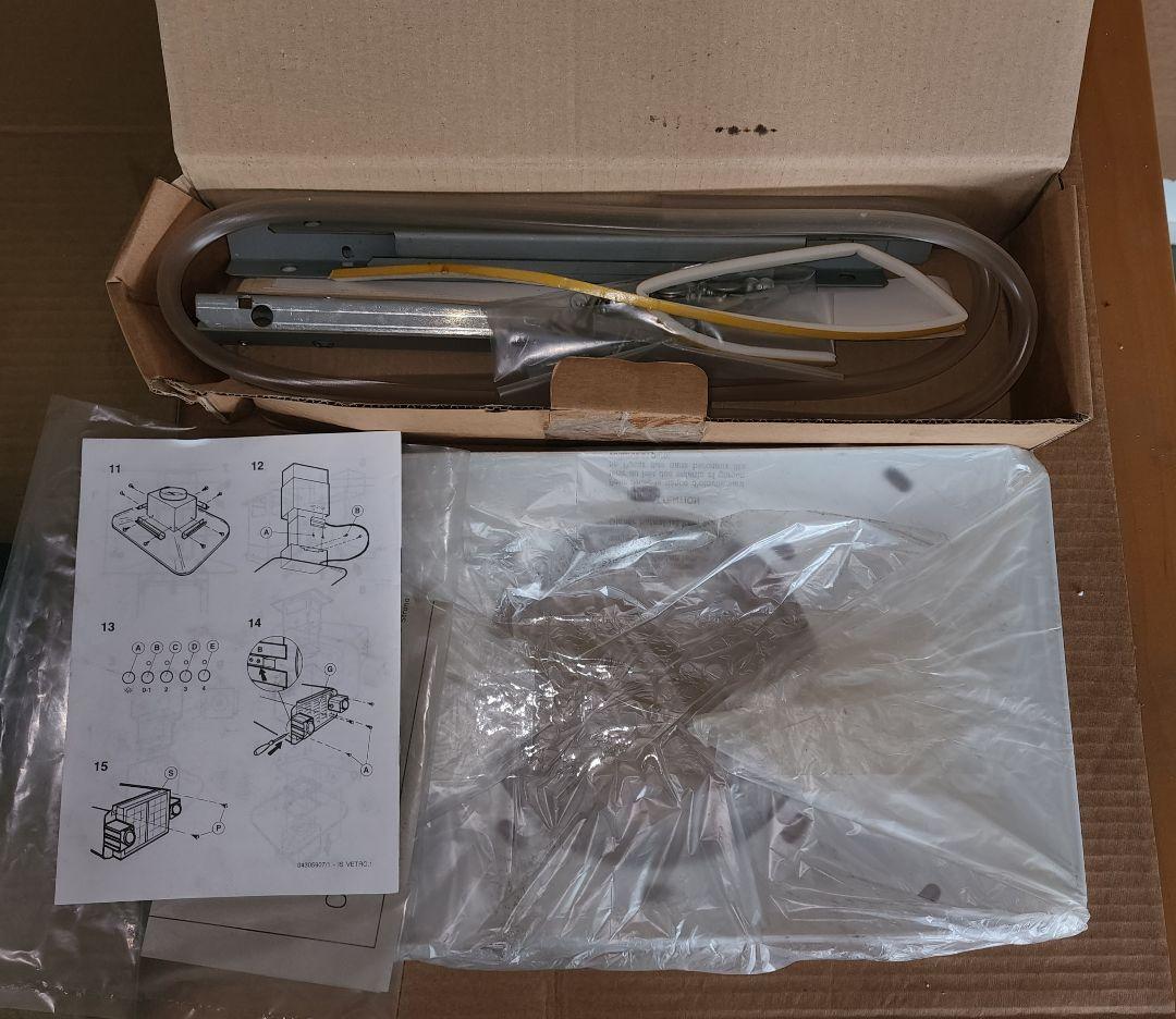 大幅値下げ ガラス製(イタリア製)アイランドキッチン用レンジフード