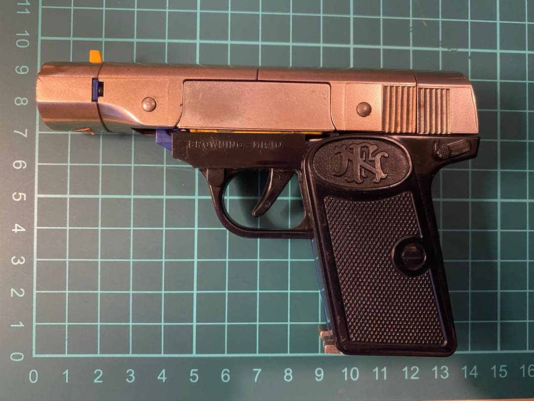 【送料無料】 初期トランスフォーマー デストロン 変身可能 D-308