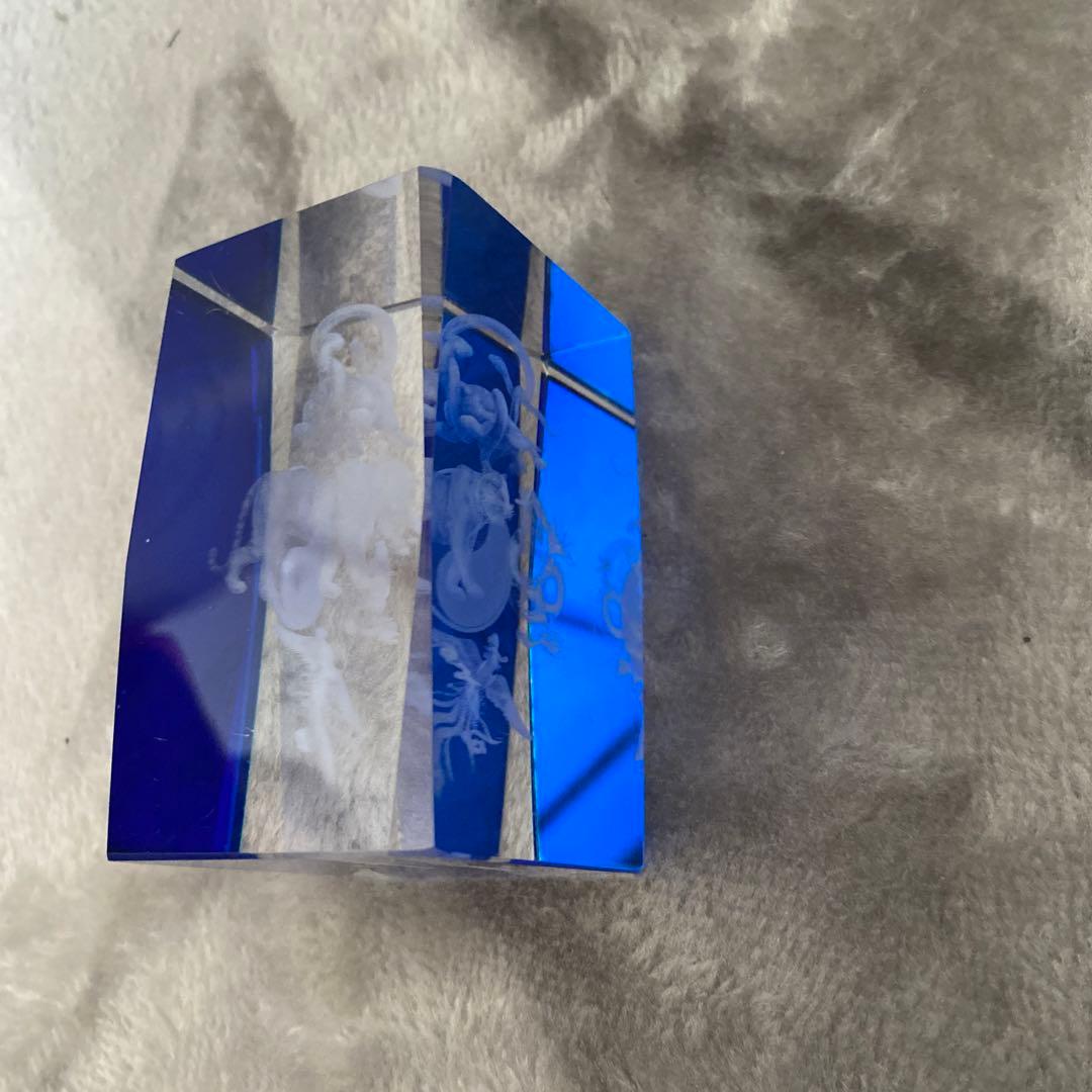 青色ガラス彫刻 動物デザイン