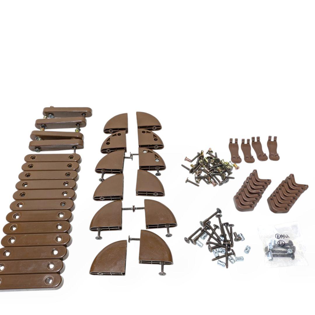 定価は高級品！噛み跡ありの訳あり特価。仕切り付きで広々使える木製サークル。