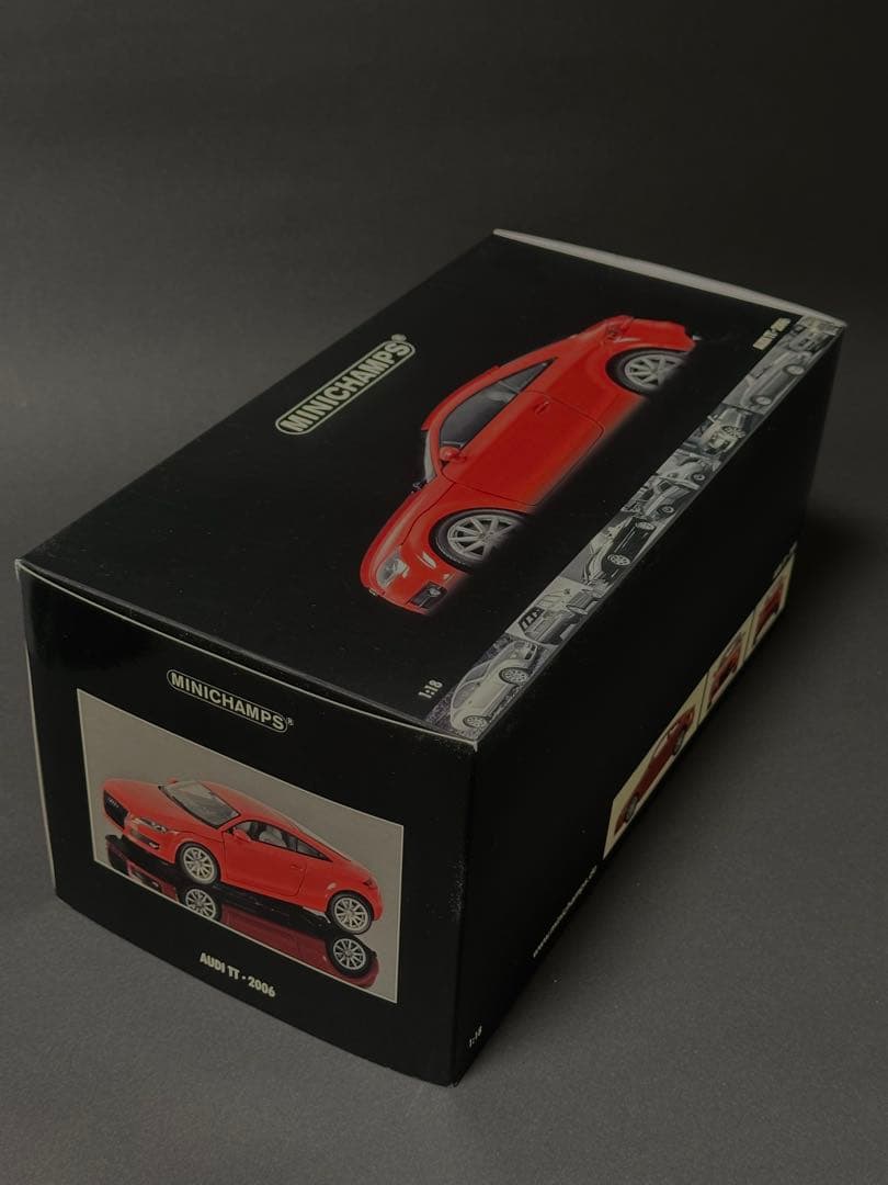 Audi TT ミニカー 赤　箱入り　1/18 MINICHAMPS