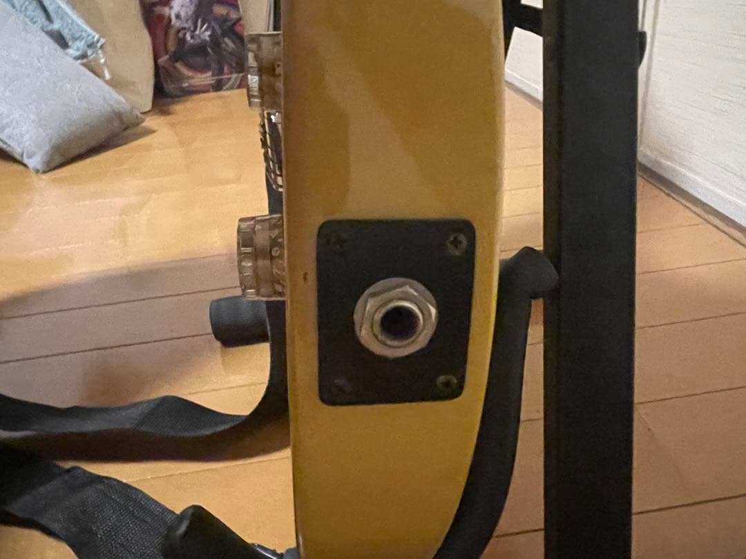 gibson風？　イエロー ダブルカッタウェイ エレキギター