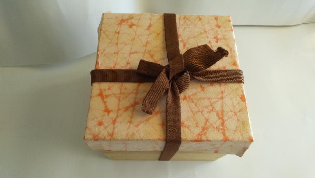 赤楽 川崎和楽 赤楽茶碗 共箱 共布 茶道具 抹茶碗 美品 です。