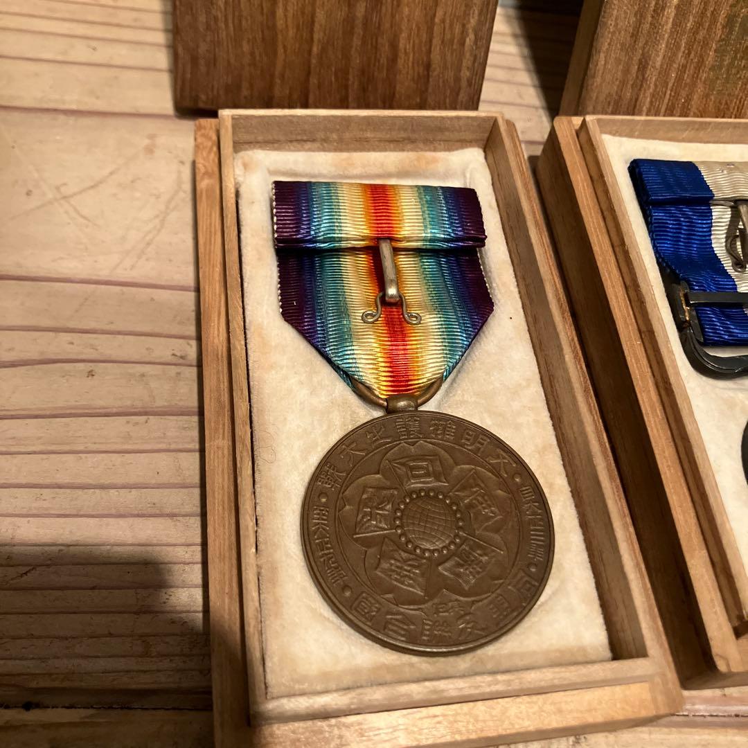 古*ン様 勲章まとめ 勲章 徽章 記章 バッジ 記念章勲章 勲八等白色桐葉章 詳