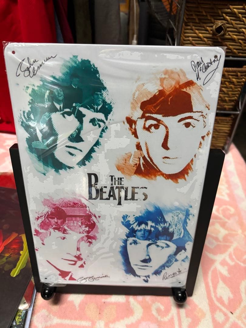 The Beatles レコードボックス 未開封と盾とプレート５枚