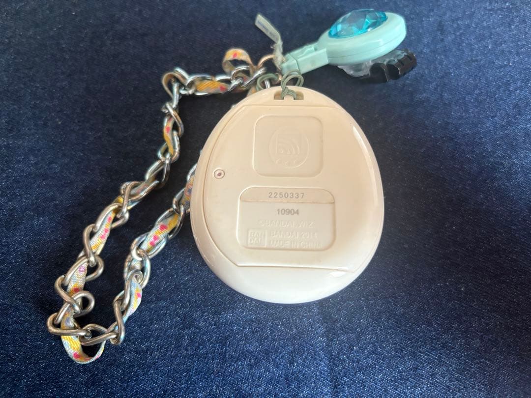 たまごっち 4U パープル チェーン付き