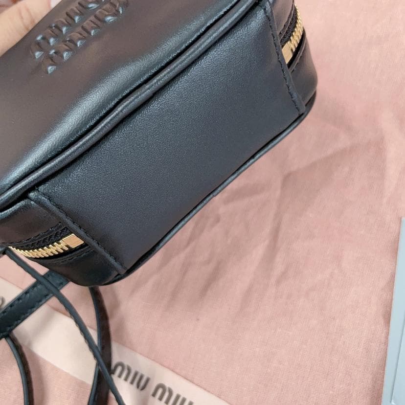 即購入OK！miu miu 黒 レザー ショルダーバッグ