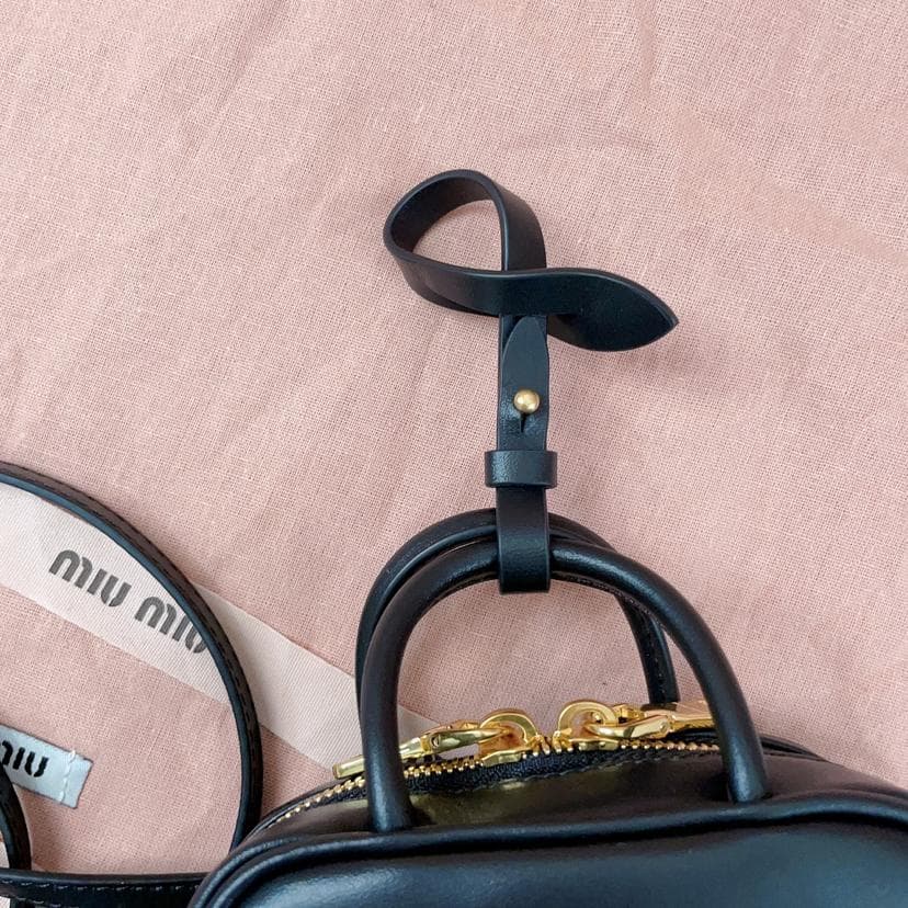 即購入OK！miu miu 黒 レザー ショルダーバッグ