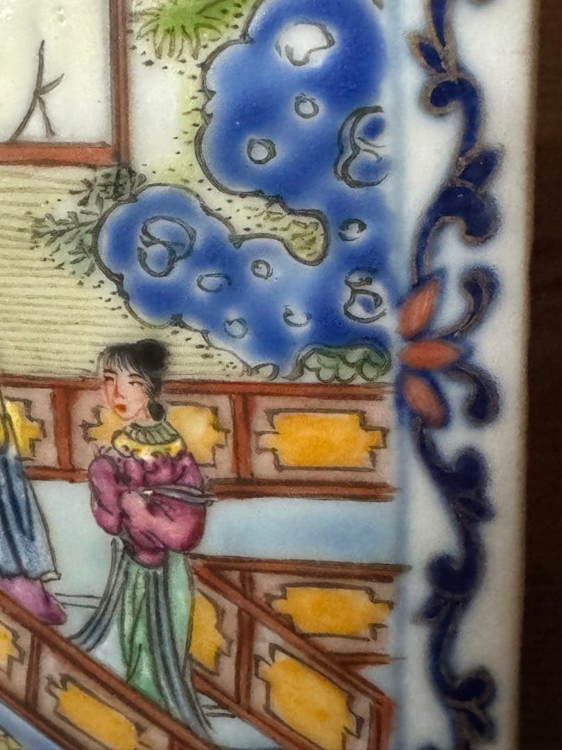 中国骨董　大清乾隆年製　在銘　粉彩　琺瑯彩　筆立て　人物物語絵付け(N-18)