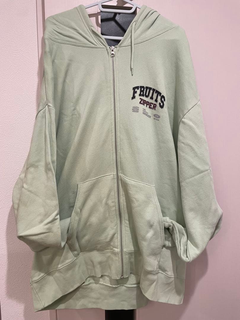 フルーツジッパー　パーカー　櫻井優衣　グッズ