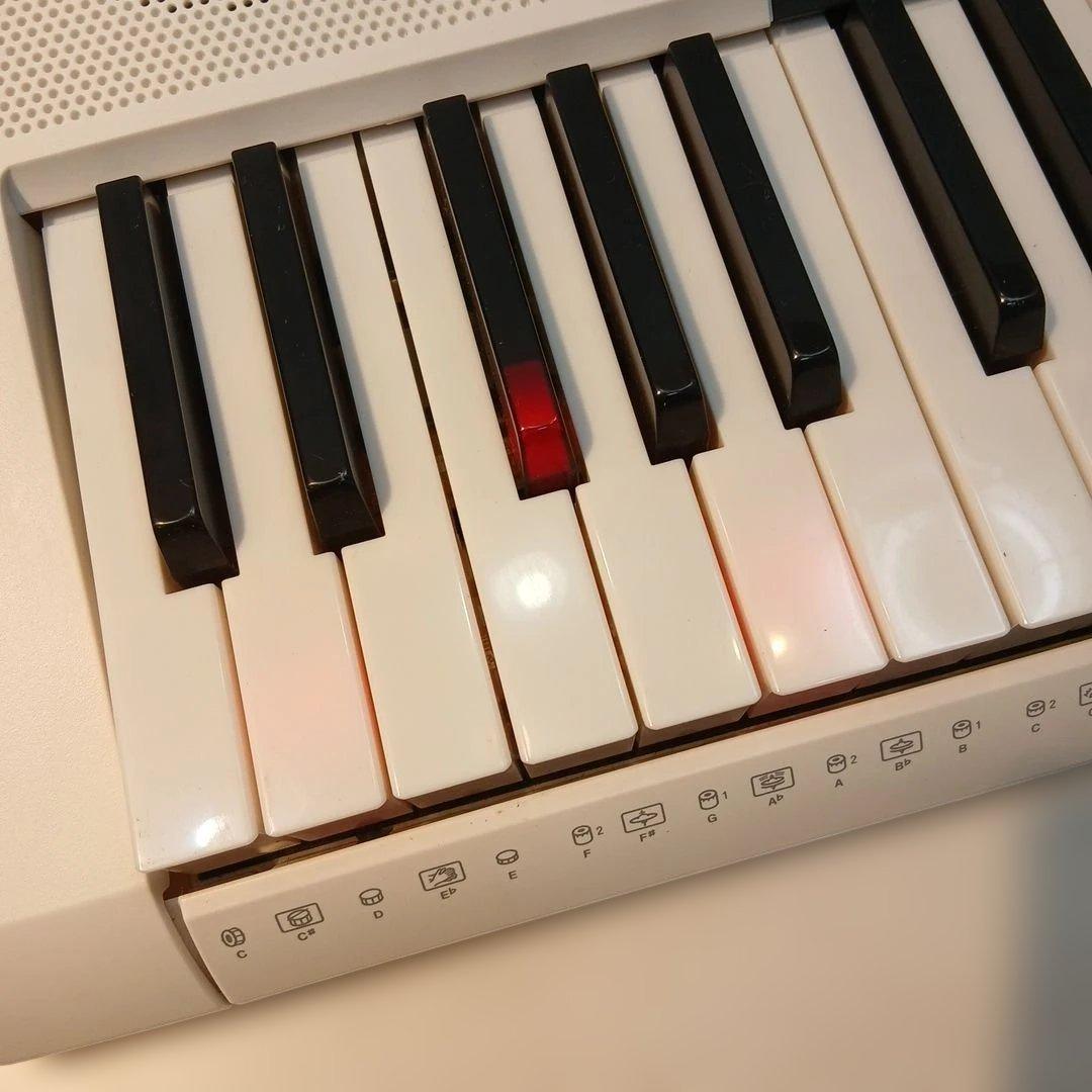 CASIO　LK-116　光ナビゲーション　61鍵キーボード