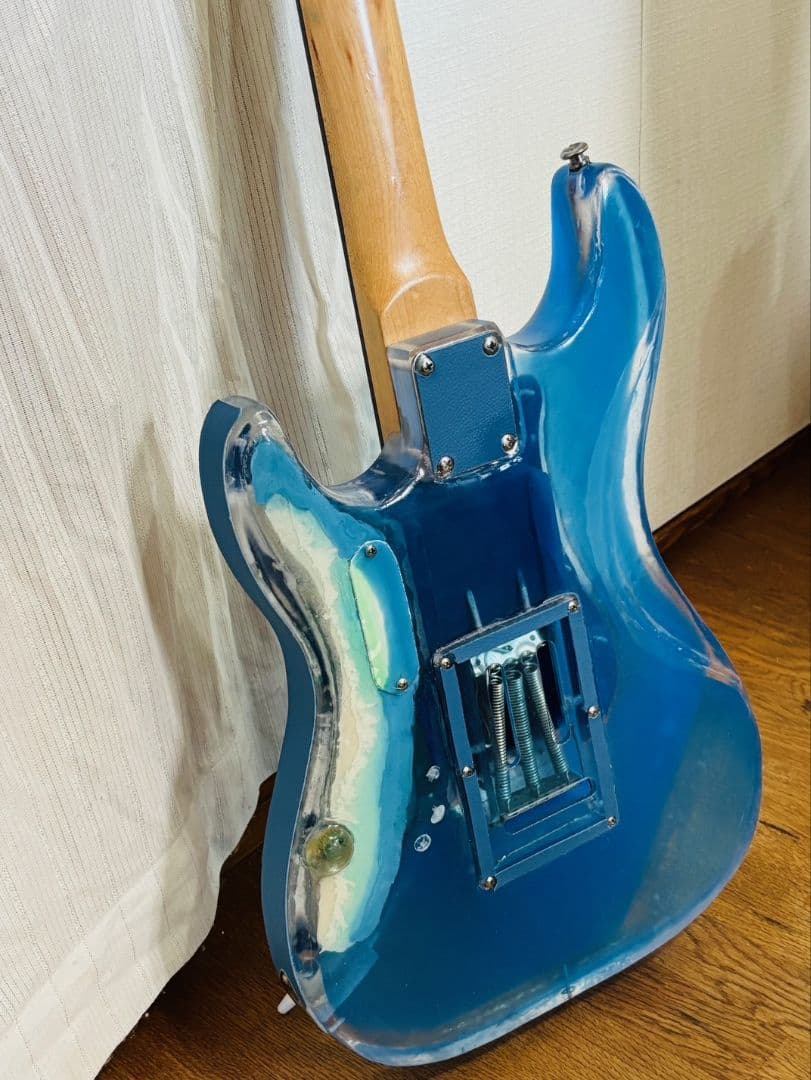 エレキギター　アクリル透明　ストラトタイプ LED・WAVE・クラゲ仕様