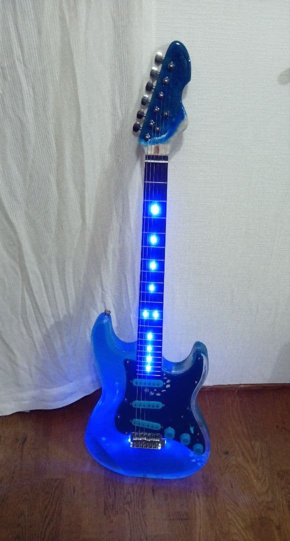 エレキギター　アクリル透明　ストラトタイプ LED・WAVE・クラゲ仕様