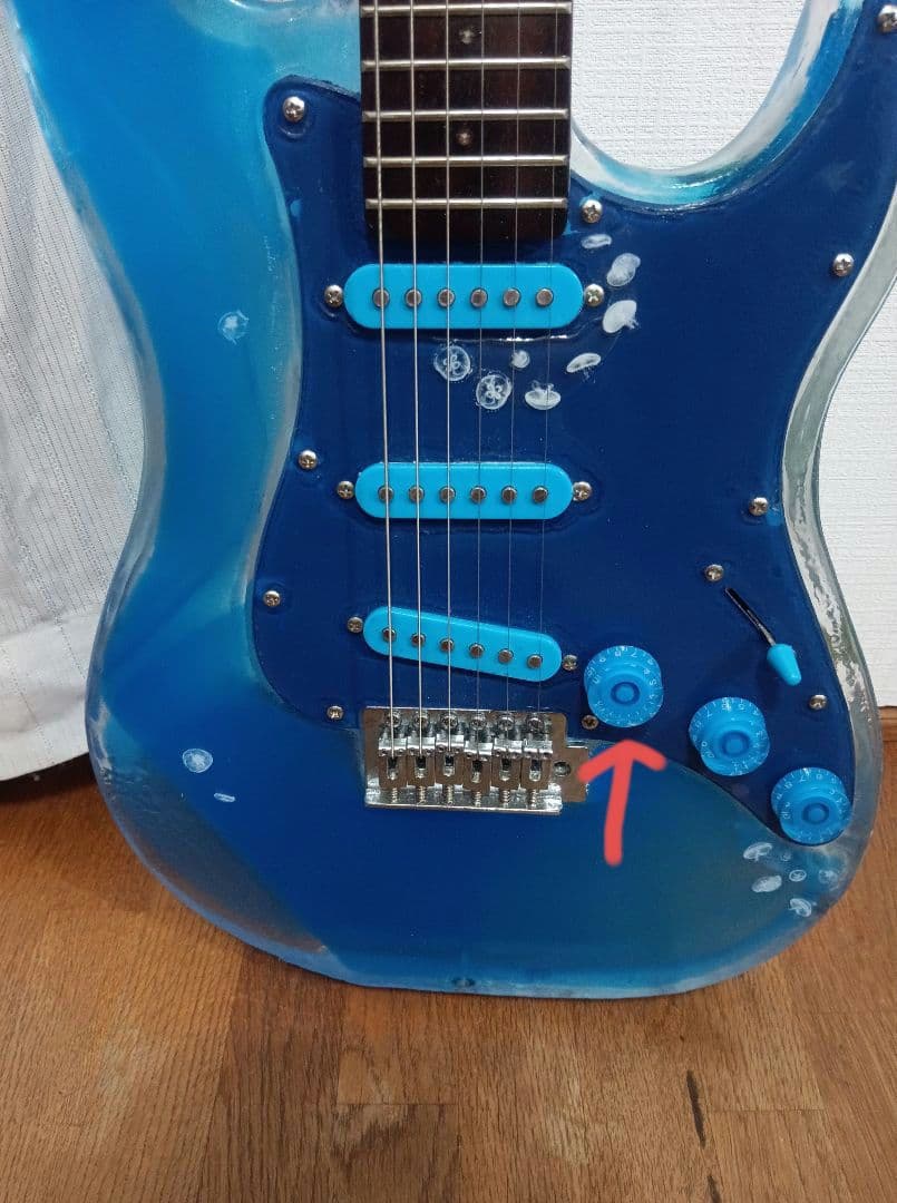 エレキギター　アクリル透明　ストラトタイプ LED・WAVE・クラゲ仕様