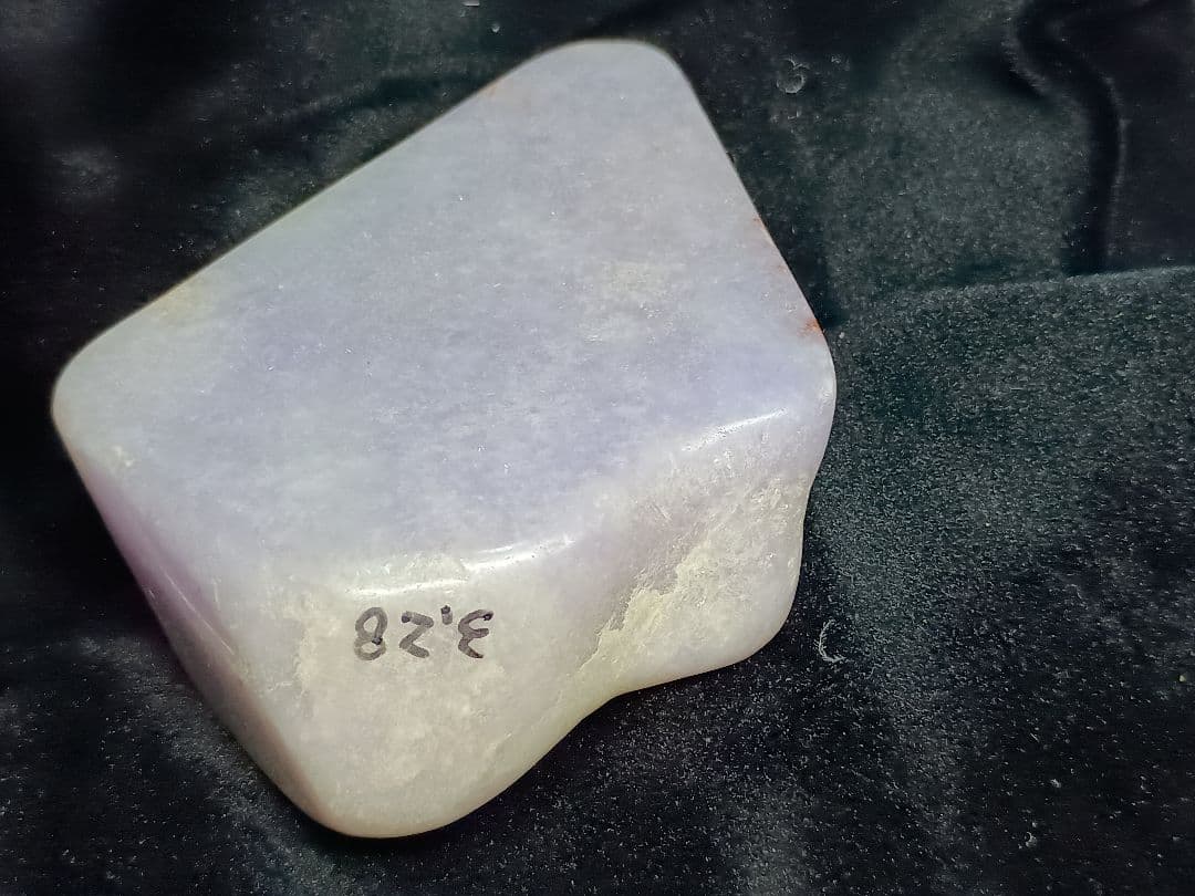 ミャンマー産ラベンダーヒスイ