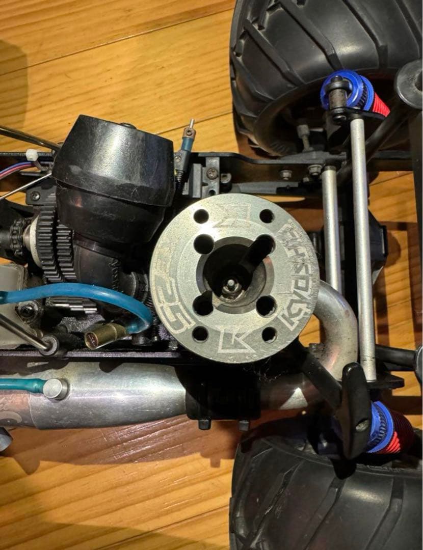 京商エンジンラジコン1/8