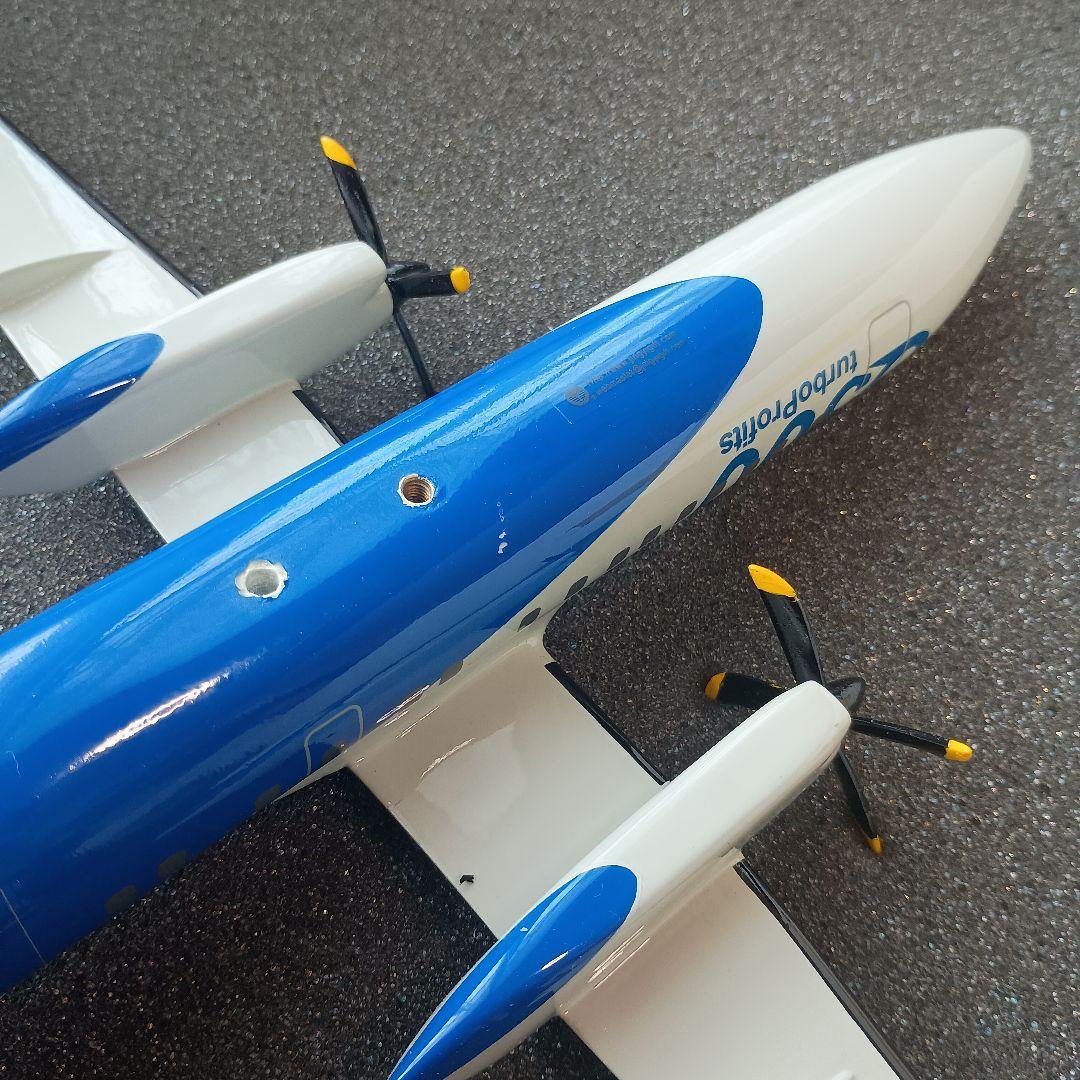 【非売品 美品】 Dash8 Q300 航空機模型 ソリッドモデル
