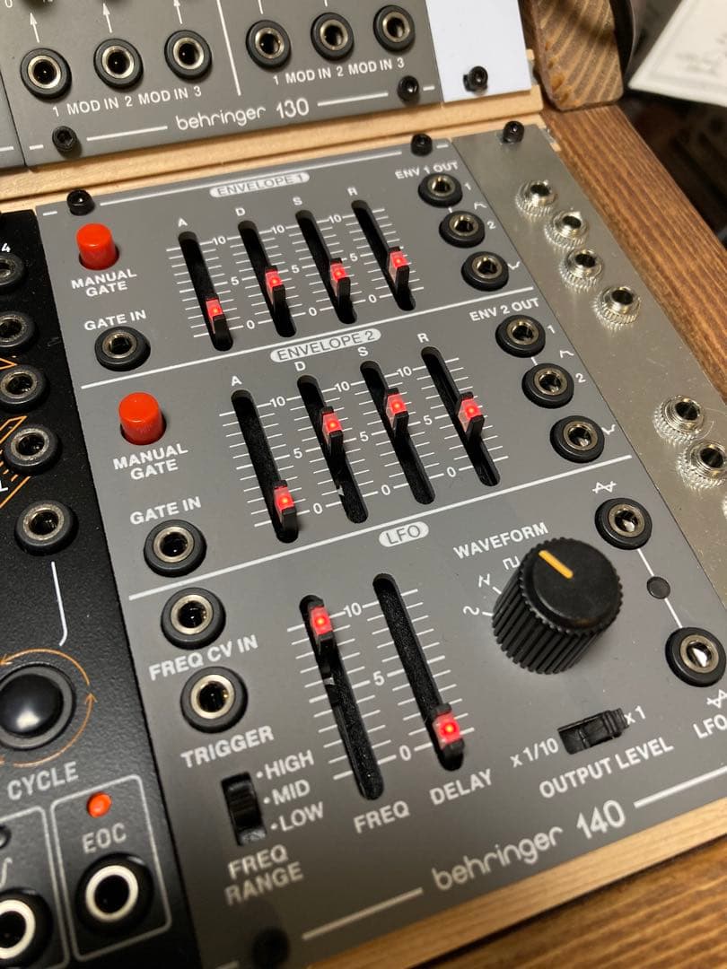 鍵盤楽器 Behringer 140 DUAL ENVELOPE / LFO