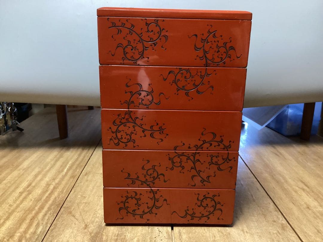 輪島製朱地藻紋刻　五段　重箱　台付　(検) 堆朱　鎌倉彫