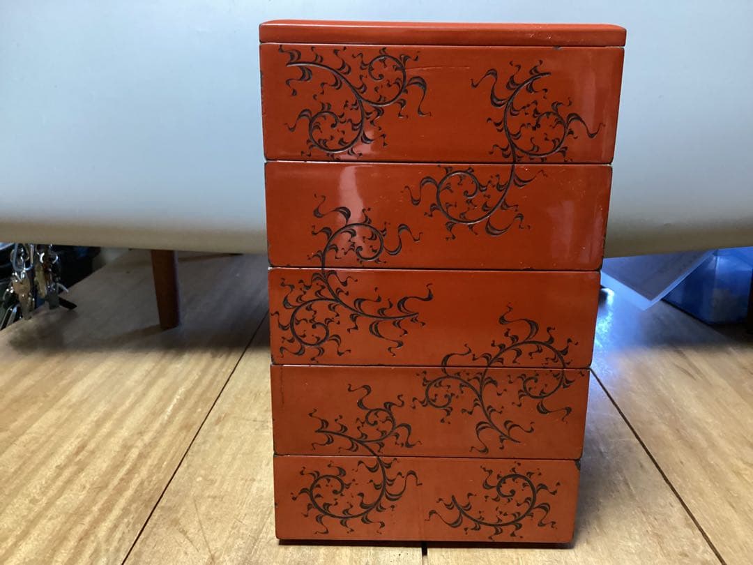 輪島製朱地藻紋刻　五段　重箱　台付　(検) 堆朱　鎌倉彫