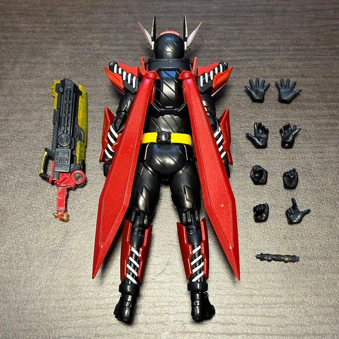 SHフィギュアーツ　仮面ライダービルド　ラビットラビットフォーム