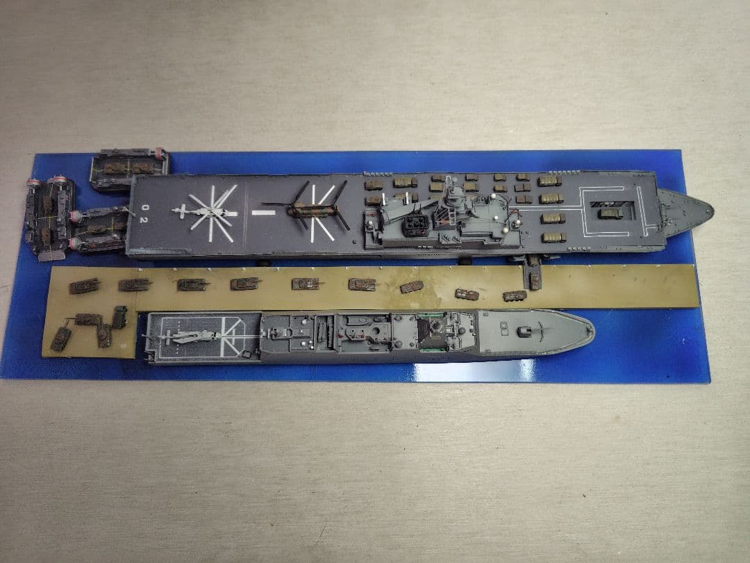 海上自衛隊護衛艦 おおすみ，みくま 1/700 スケール完成模型