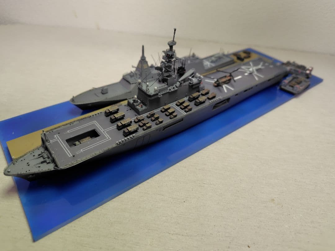 海上自衛隊護衛艦 おおすみ，みくま 1/700 スケール完成模型