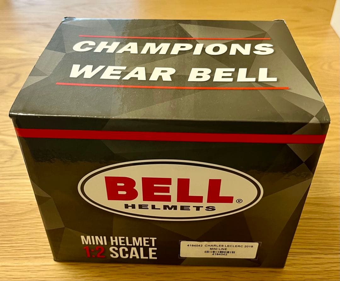 C.ルクレール フェラーリF1-75 1/18、アルファロメオ1/2ヘルメット