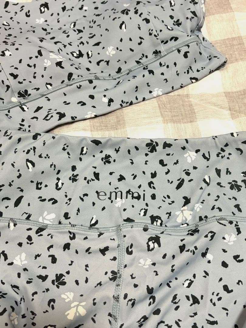 emmi yoga ヨガウェア　上下セット　ピラティスにも