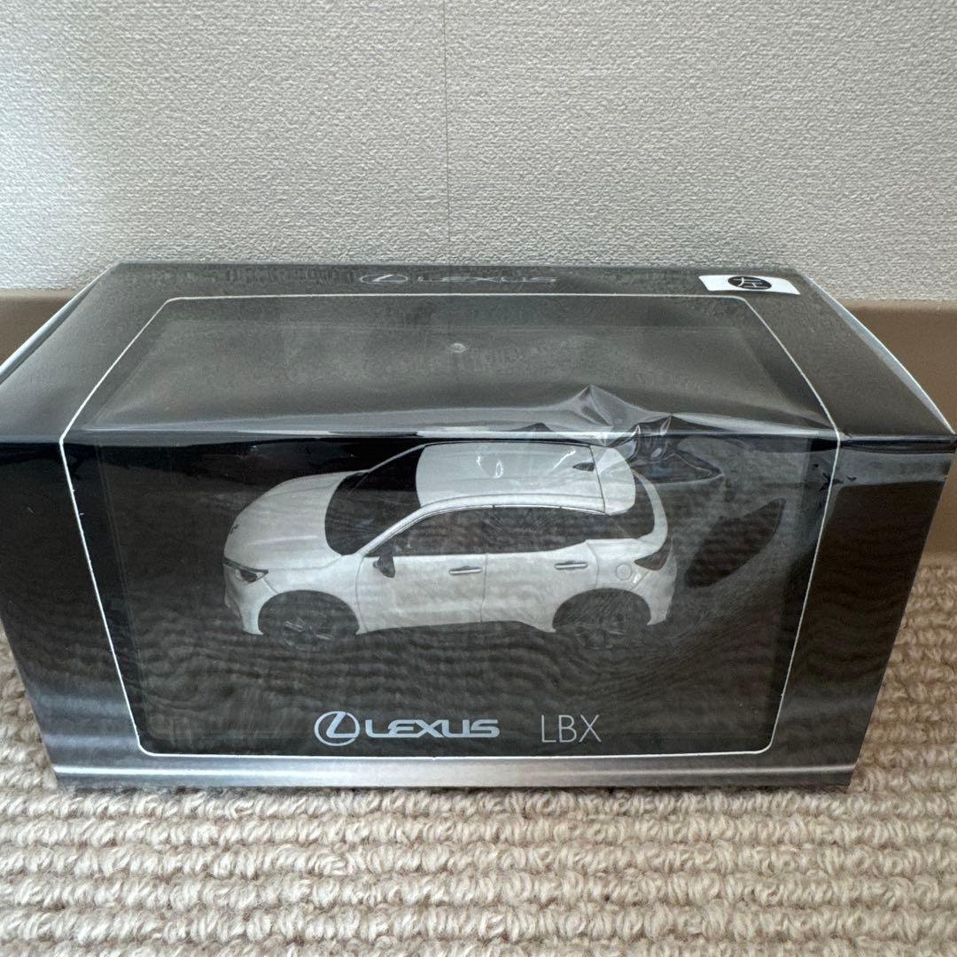 1/43 京商レクサス LBX Sonic Quartz