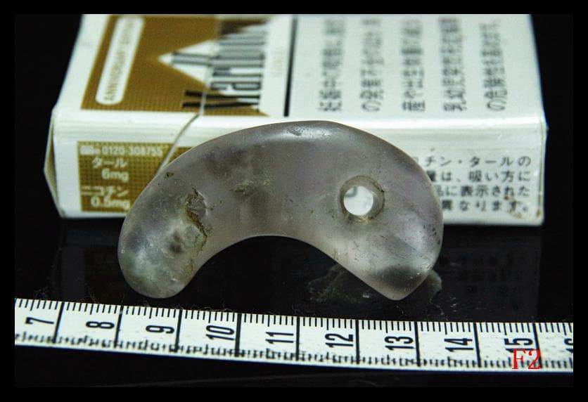 古墳期★表面風化★特有な結晶が見られ★古色上質薄紫色水晶製★特大コ字形勾玉