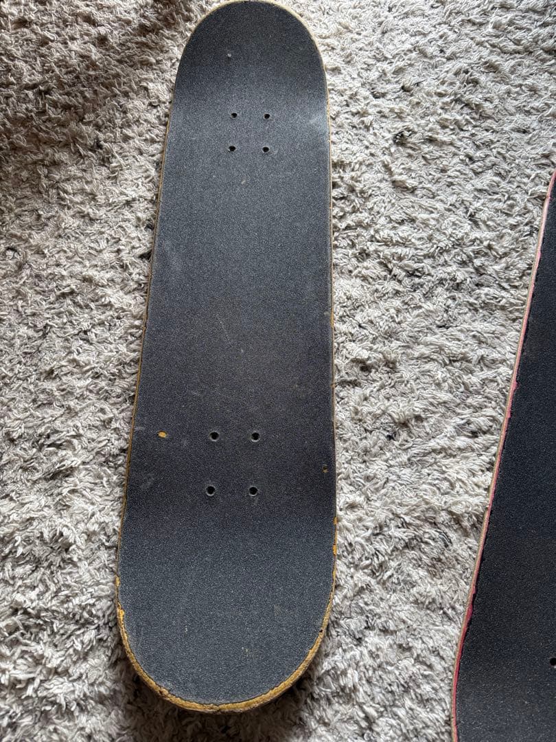 April スケートボードデッキ ブラック