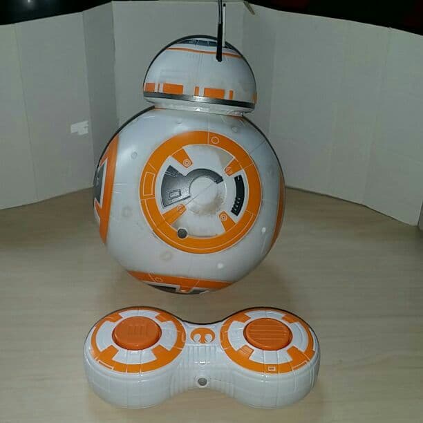 スターウォーズフォースの覚醒。リモートコントロールB B -8。