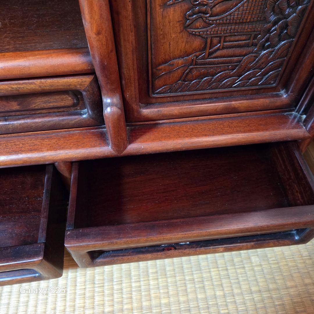 水屋箪笥　美しい彫刻の茶棚　飾り棚
