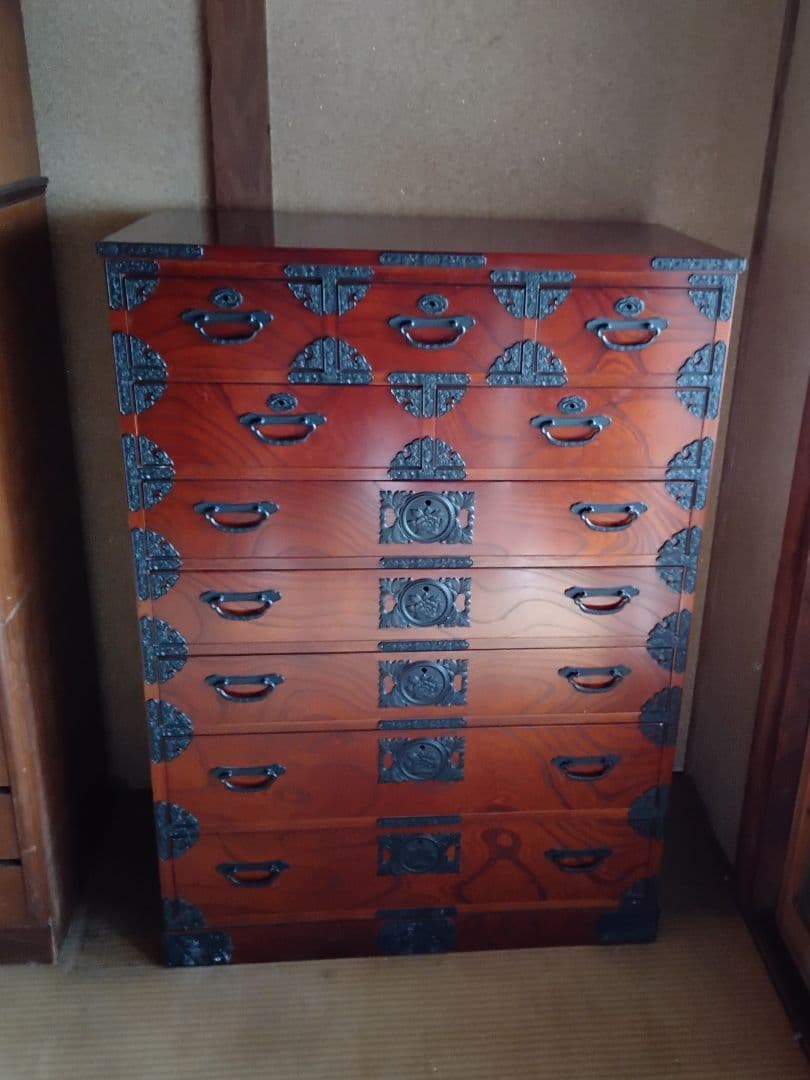 伝統的な和風木製タンス 7引き出し