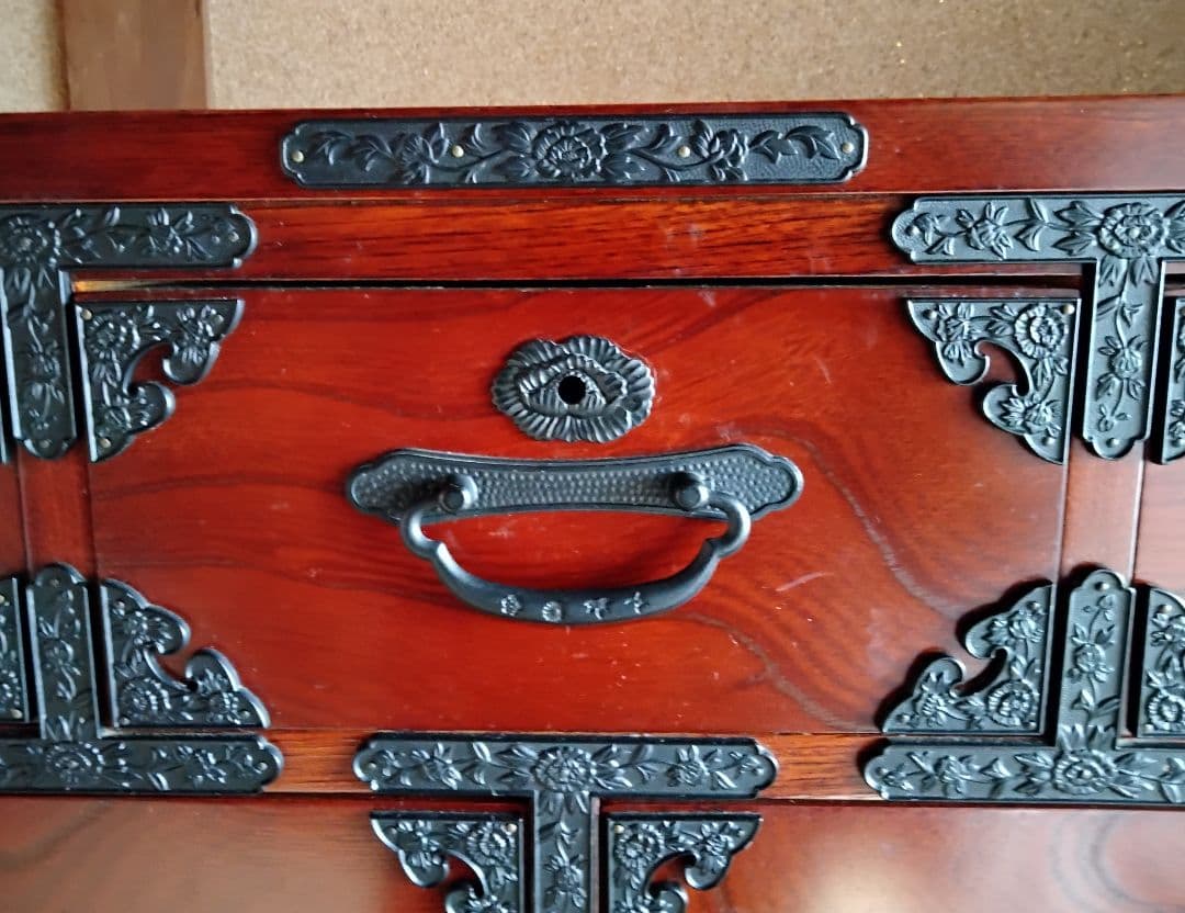 伝統的な和風木製タンス 7引き出し