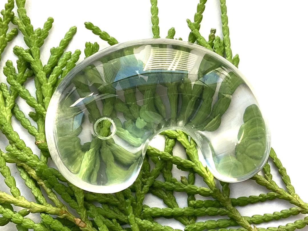 ✳抜群高品質　貴重‼️ 国産水晶最高峰の黒平水晶大型勾玉　透明感抜群　鑑別書付‼️