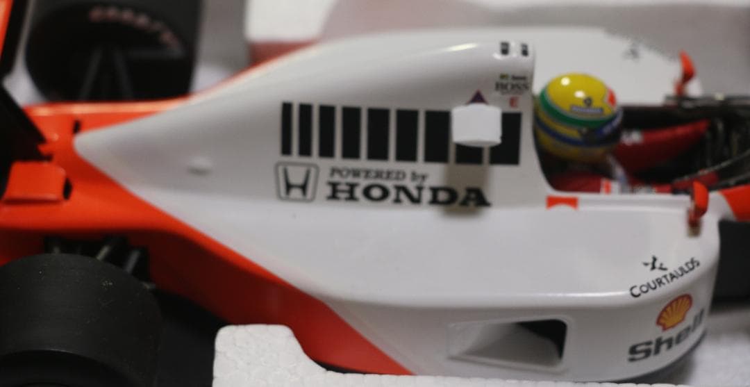 ビックスケール１／1８マクラーレン・ホンダMP4／6　セナ・コレクション　中古品
