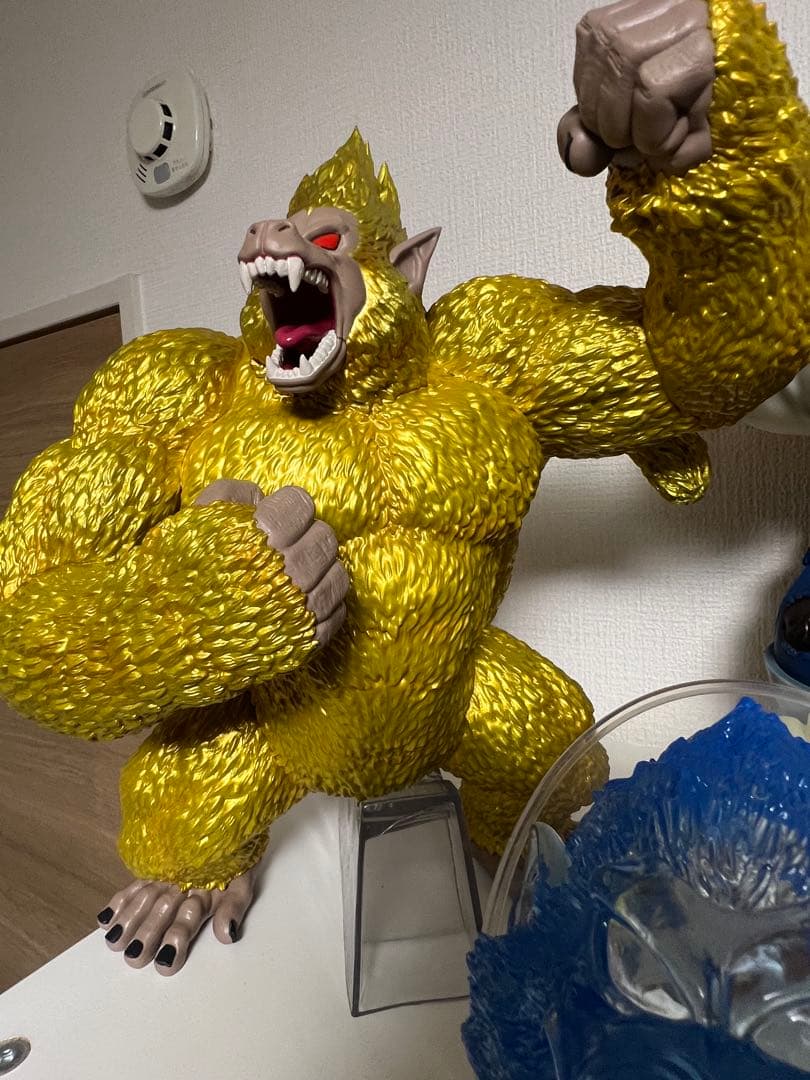 大人気！大猿フィギュア三体セット！大猿クリアディスプレイ付き♪