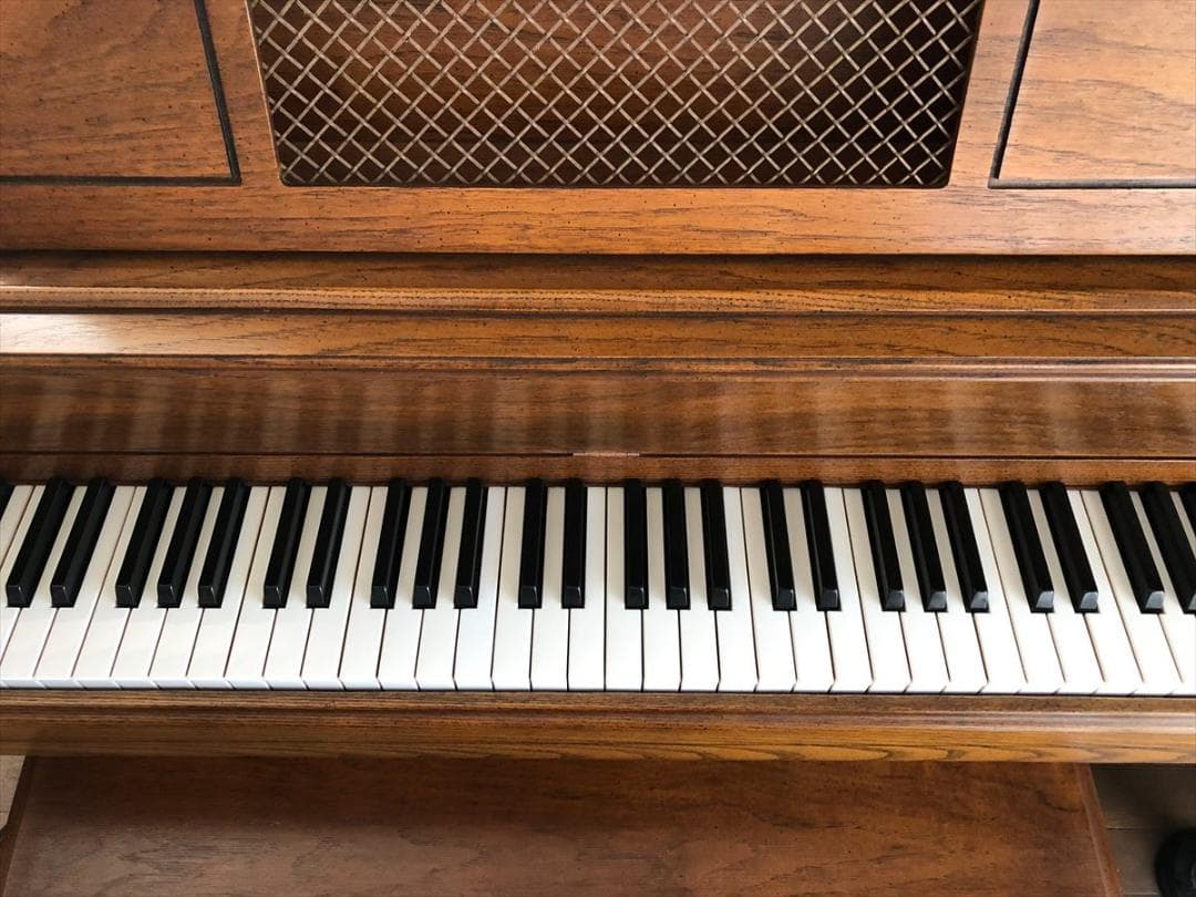 アメリカ製　アップライトピアノ　EVERETT エヴェレット　現状渡し　椅子付き