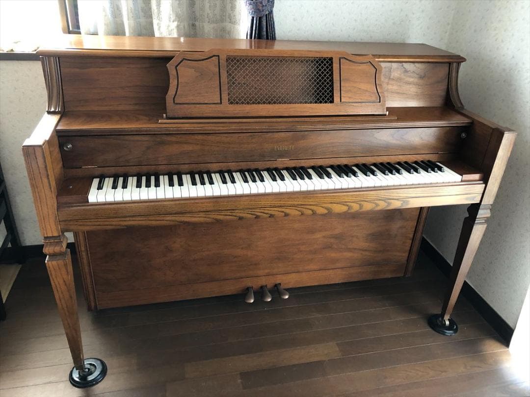 アメリカ製　アップライトピアノ　EVERETT エヴェレット　現状渡し　椅子付き