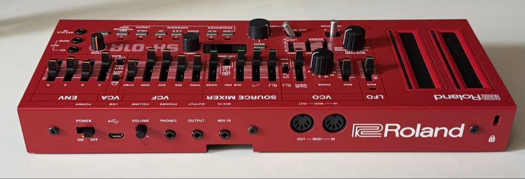 Roland SH-01A 赤