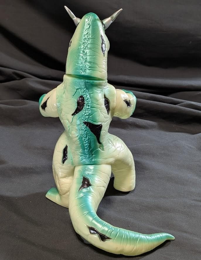 エレキング「ウルトラセブン」登場怪獣（ブルマァク復刻）蓄光版ソフビフィギュア