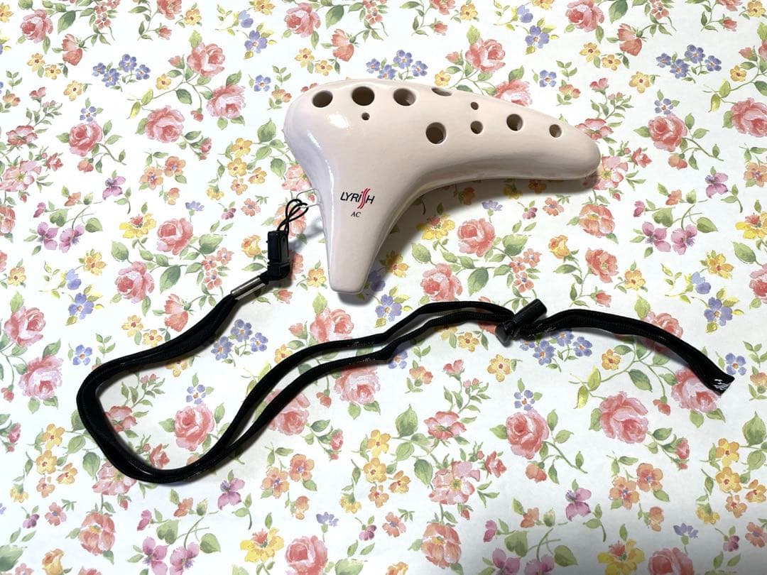 LYRISH オカリナ クリーム色 ケース付き