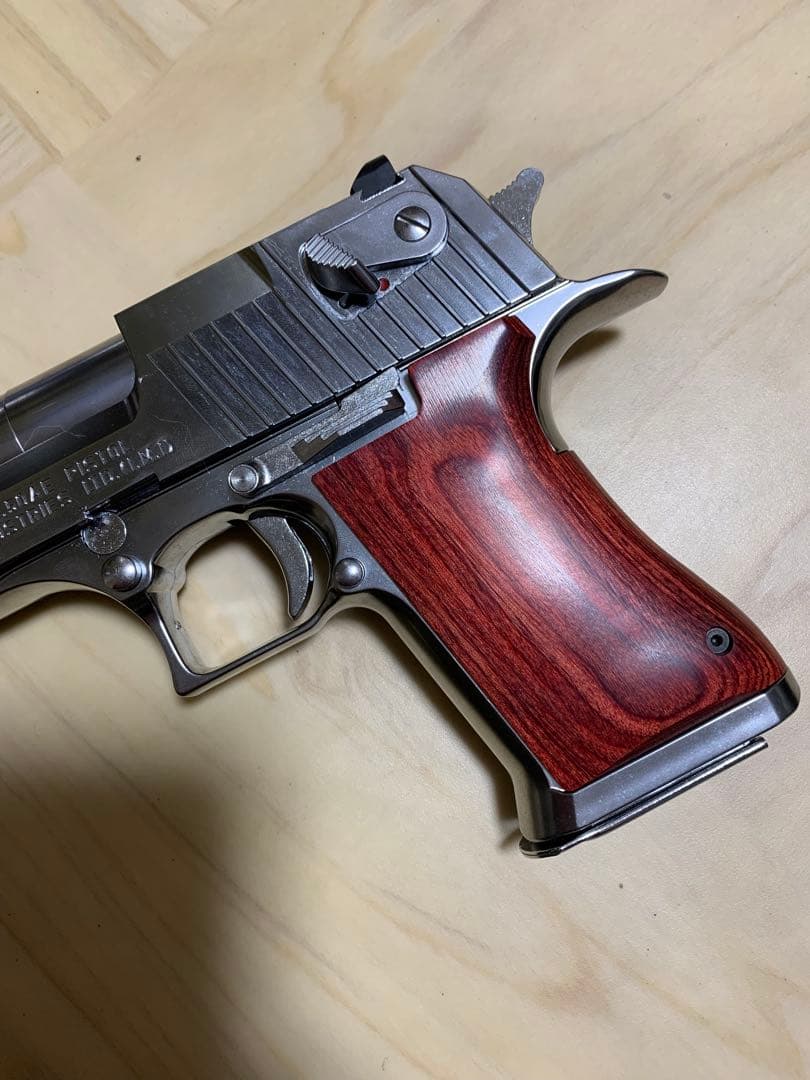 美品木製グリップ/東京マルイデザートイール.50AE/スムーズ/レッド　薄型