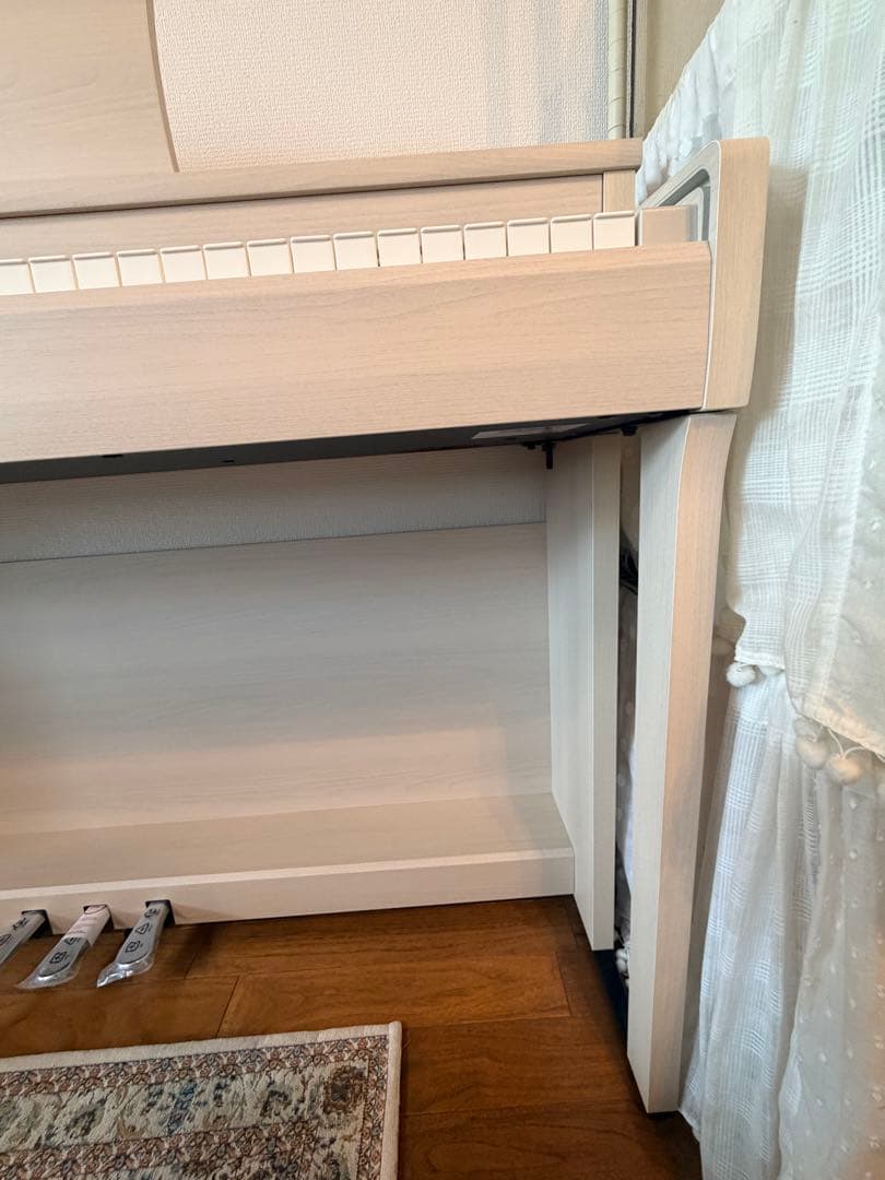 【美品】 KAWAI　CN201A　2022年12月購入品　ホワイト 椅子無し