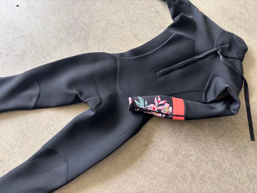 ★送料無料・超美品・お洒落★ロキシー　フルスーツ　ウエットスーツサーフィン可愛い