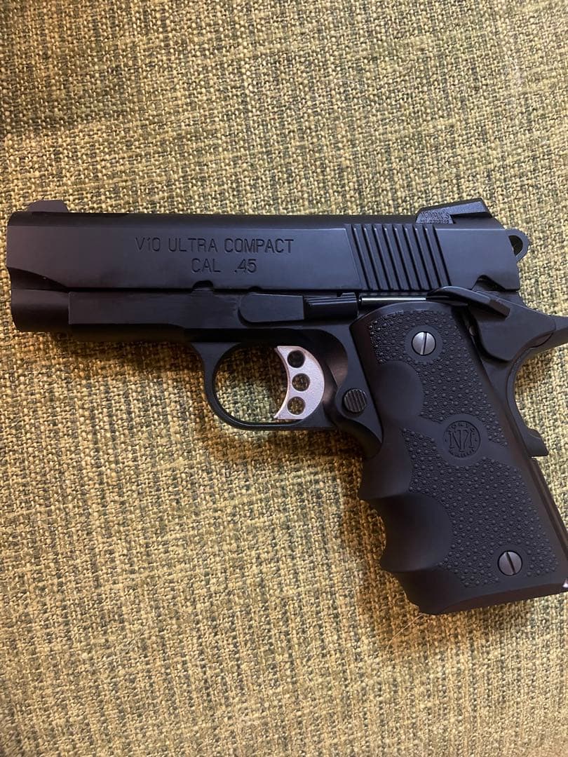 極美品　東京マルイV10 Ultra Compact Black ガスガン