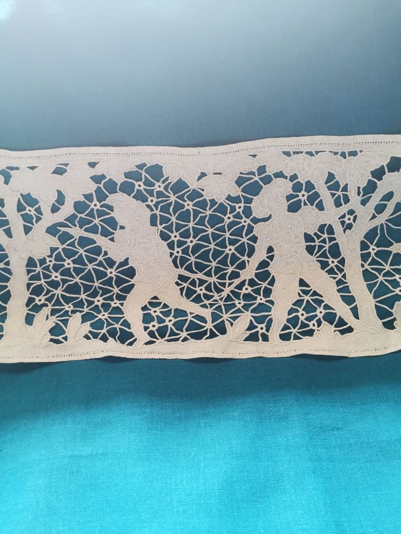 アンティーク フランス 狩猟の光景 鹿・騎馬者・犬 カットワーク リネンクロス